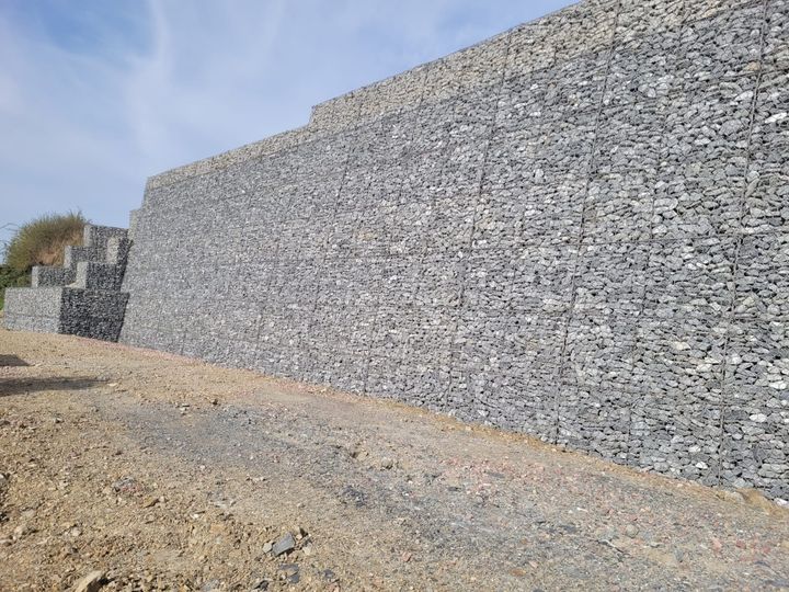 Murs poids et remblais renforcés